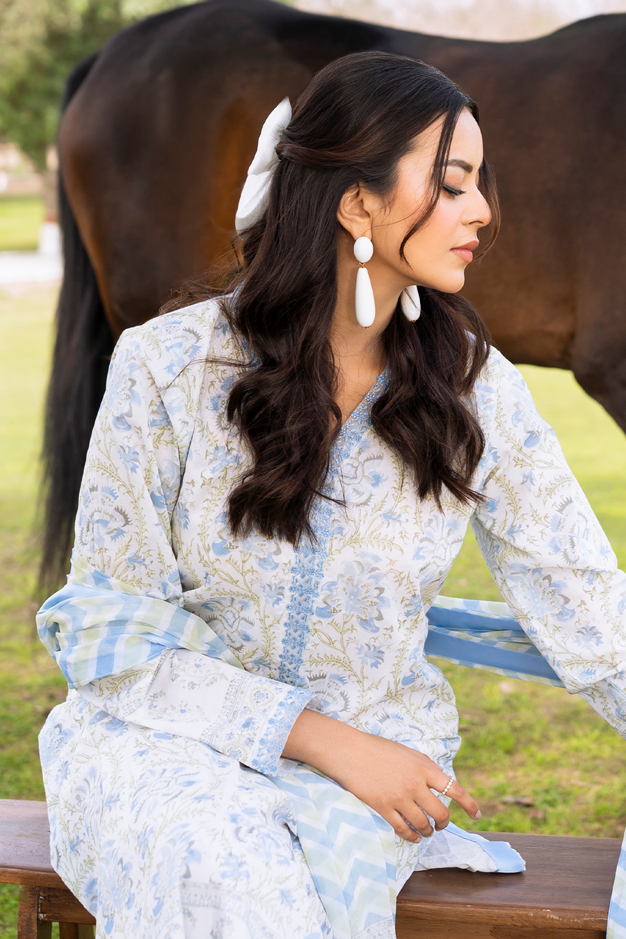 unstitched lawn suit